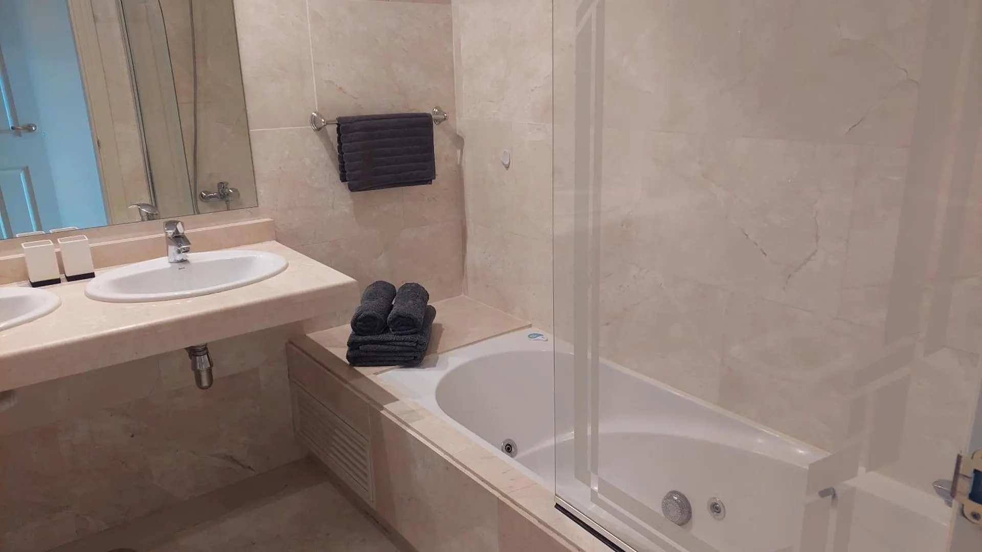 Jardines, Piscina Y Mar Apartman Estepona